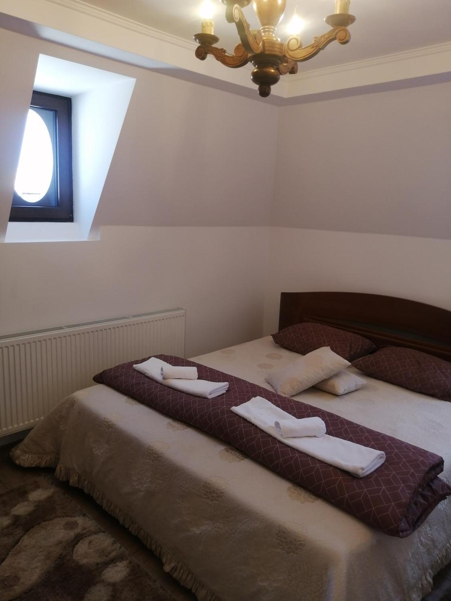 Casa Continentelor Hotel Cîmpulung Kültér fotó