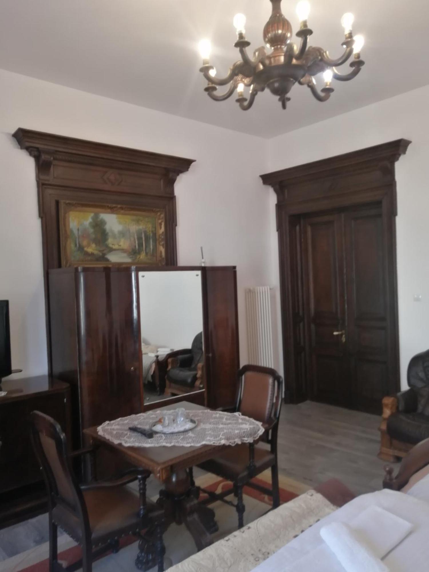 Casa Continentelor Hotel Cîmpulung Kültér fotó