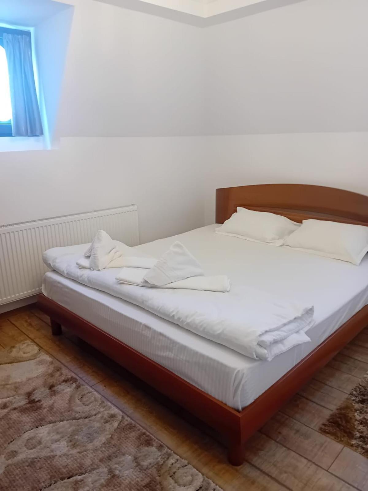 Casa Continentelor Hotel Cîmpulung Kültér fotó
