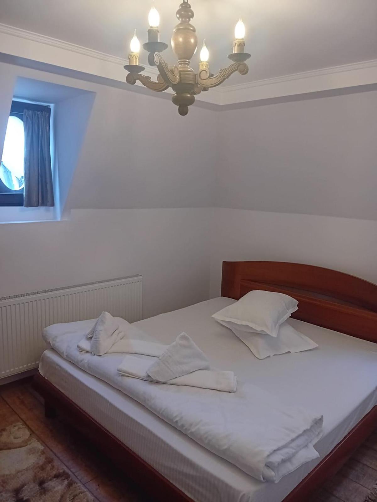 Casa Continentelor Hotel Cîmpulung Kültér fotó